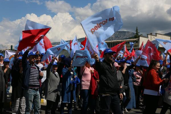 Fabrika işçilerinden yol kapatma eylemi - Resim : 1