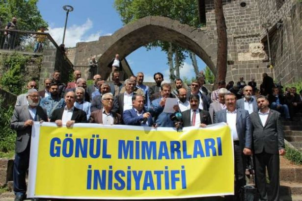 AKP'lilerden Davutoğlu protestosu - Resim : 1