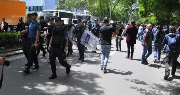 Ankara'da KESK'e polis müdahalesi! Bakanlığa yürümelerine izin verilmedi - Resim : 2