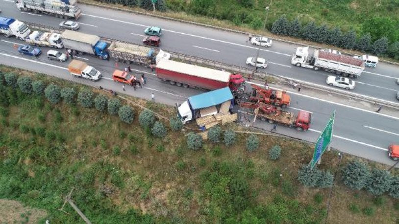 TEM'de feci kaza: Ankara yönü kapandı! - Resim : 1