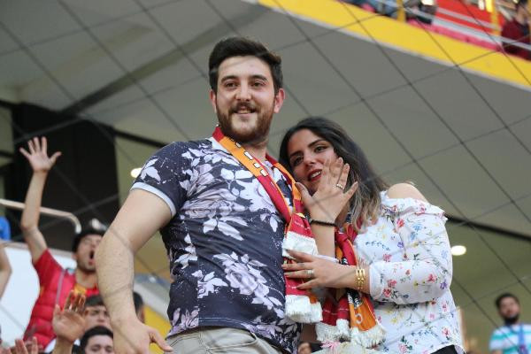 Kayserispor maçında sürpriz evlenme teklifi - Resim : 1