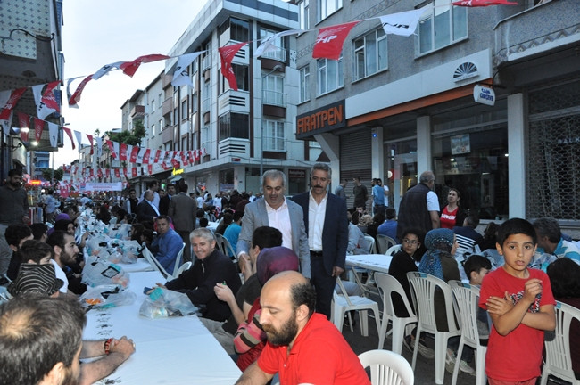Sultangazi CHP’den yoğun katılımlı sokak iftarı - Resim : 1