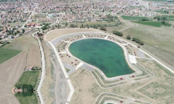 AKP'li belediye 'ampul' şeklinde havuz yaptırdı - Resim : 1
