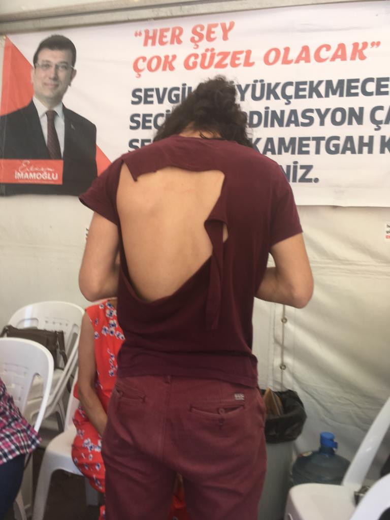 İstanbul'da CHP'nin seçim çadırına saldırı - Resim : 1