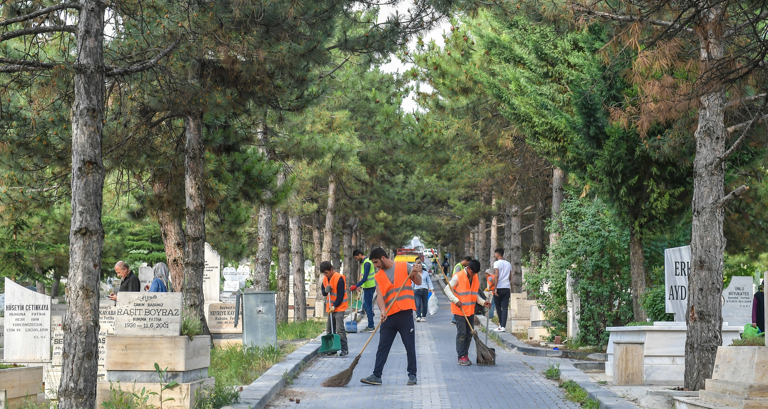 Ankara Büyükşehir Belediyesi ekipleri temizlik seferberliğini sürdürdü - Resim : 1