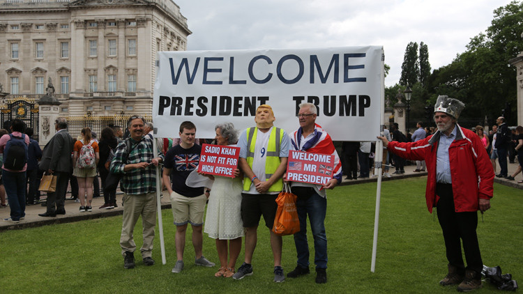 Trump, İngiltere ziyaretine kriz çıkartarak başladı - Resim : 1