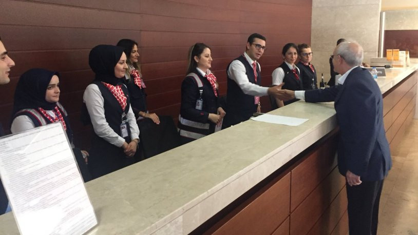 Havalimanı çalışanlarına 'Kılıçdaroğlu' sürprizi