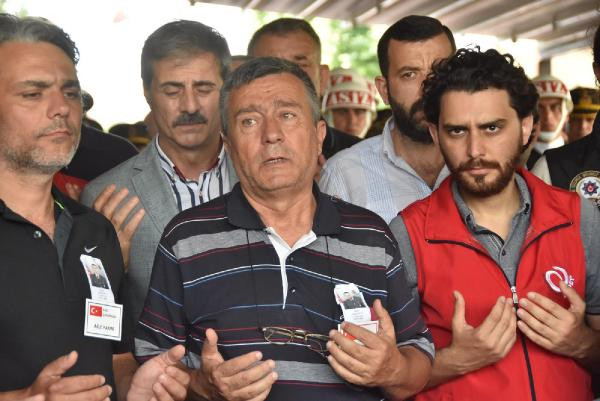 Şehit oğlunu, asker selamıyla uğurladı - Resim : 1