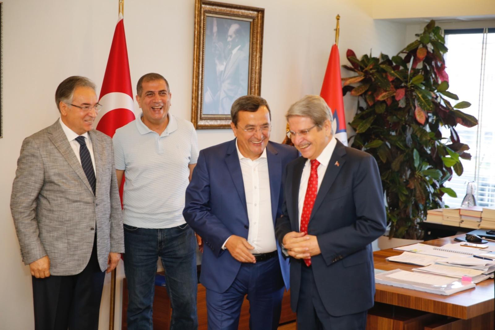 İYİ Partili isimlerden Konak Belediye Başkanı Abdül Batur'a ziyaret - Resim : 1