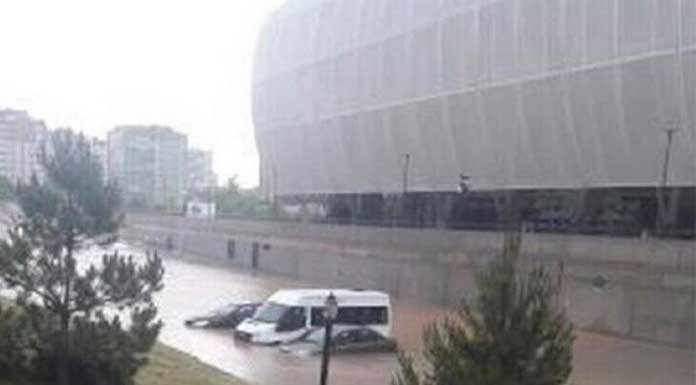 AKP seçim şovu için altyapısı bitmeyen stadı açtı, stat su altında kaldı - Resim : 1
