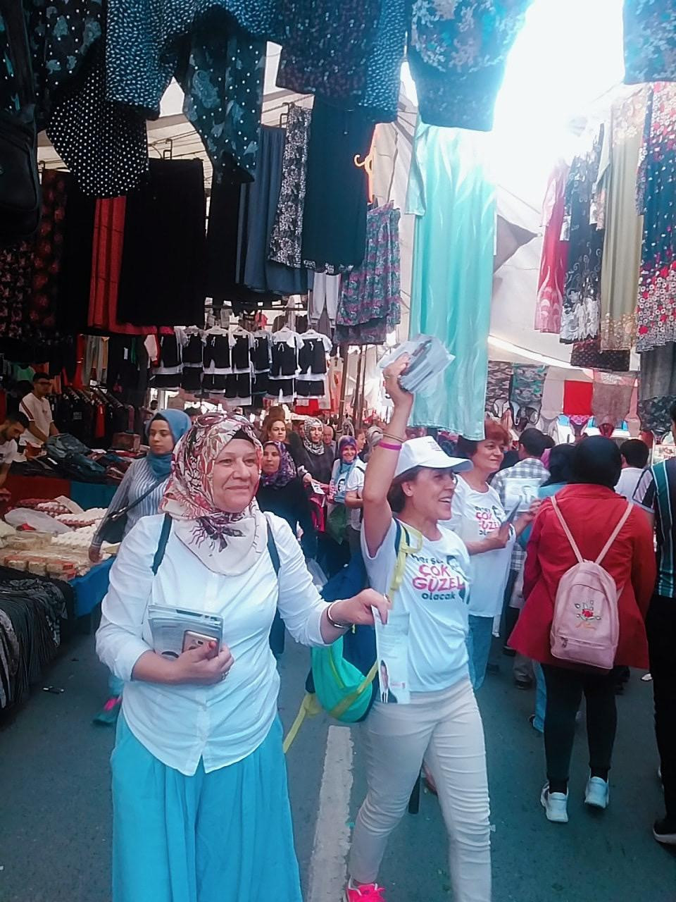Sultangazi'de CHP’li kadınlardan pazara çıkarma - Resim : 1