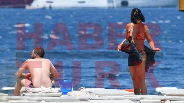 Zehra Çilingiroğlu sevgilisiyle tatil sezonunu açtı - Resim : 1