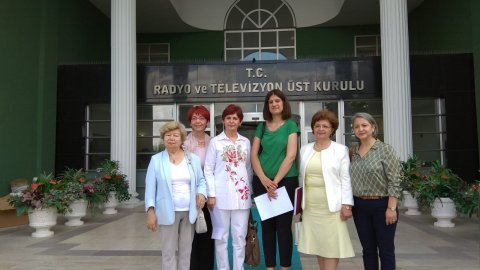 Cumhuriyet Kadınları Esra Erol'u RTÜK'e şikayet etti - Resim : 1