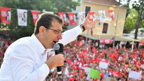 Murat Boz, Ekrem İmamoğlu'nun kampanyasına 100 bin TL bağışladı
