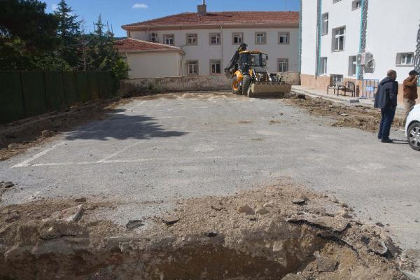 Kendi halı sahalarını yapan çocuklara halı saha yapılıyor - Resim : 1