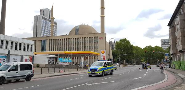 Almanya'daki Diyanet Merkezi bomba ihbarı nedeniyle boşaltıldı - Resim : 1