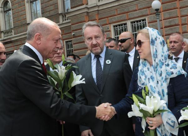 Erdoğan, Srebrenitsa soykırım kurbanları anısına düzenlenen geçit görenine katıldı - Resim : 1