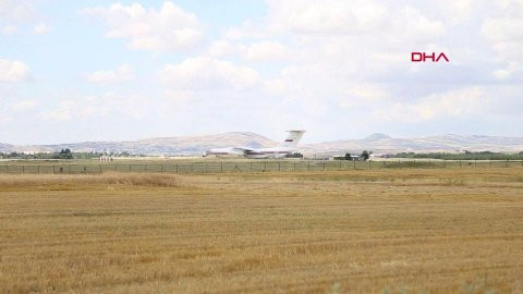 S-400'leri Ankara'ya getiren uçaktan ilk görüntüler