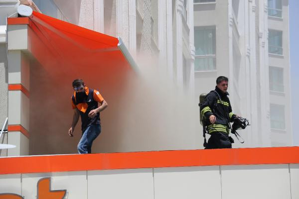 Diyarbakır'da panik anları! 50 kişi tahliye edildi - Resim : 1