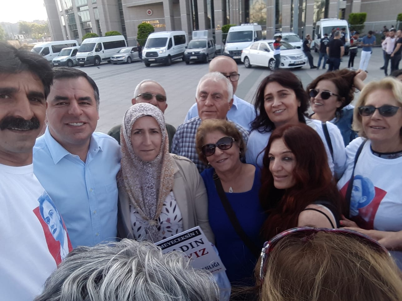 Canan Kaftancıoğlu'na adliye önünde destek - Resim : 2