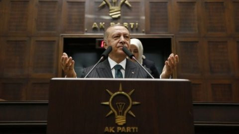 AKP içinde çatlak büyüyor! Erdoğan çıkış yolu arıyor
