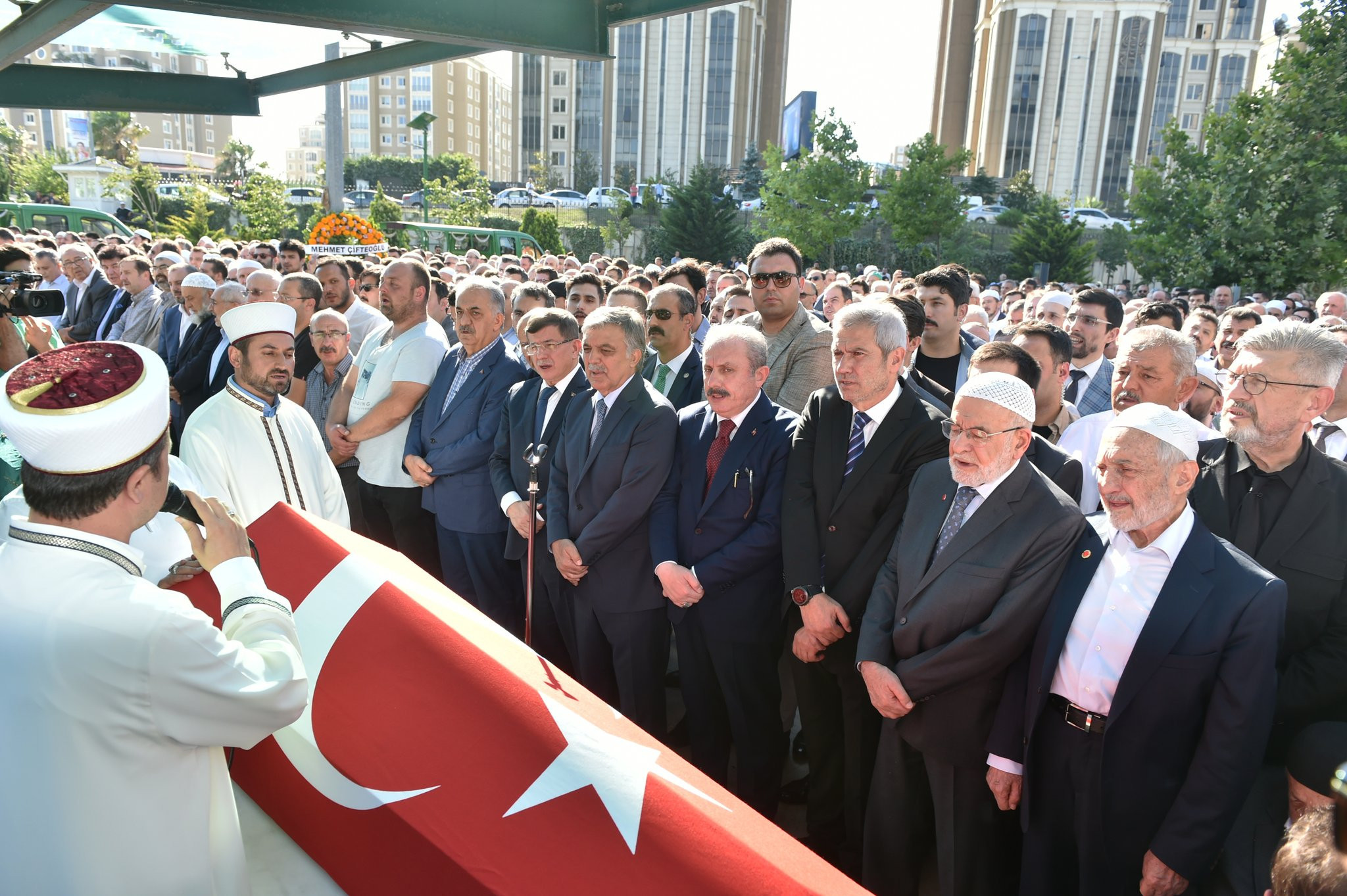 Ahmet Davutoğlu ve Abdullah Gül'den dikkat çeken görüntü - Resim : 2