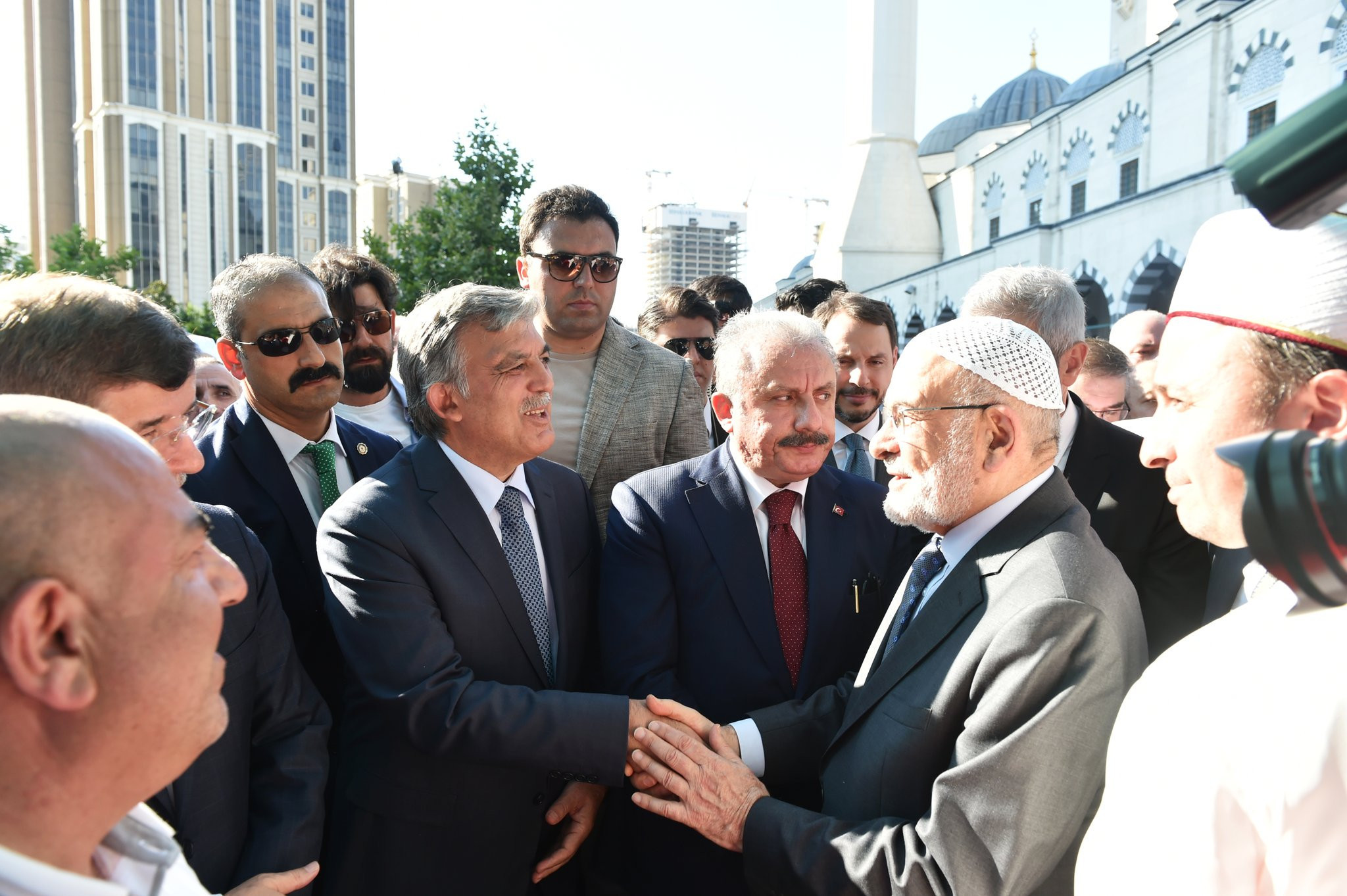Ahmet Davutoğlu ve Abdullah Gül'den dikkat çeken görüntü - Resim : 3
