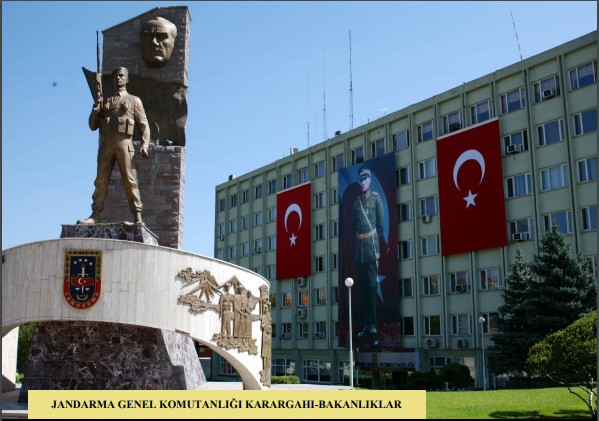 Jandarma Genel Komutanlığı Atatürk'ü ve Türk Bayrağı'nı kaldırdı - Resim : 3