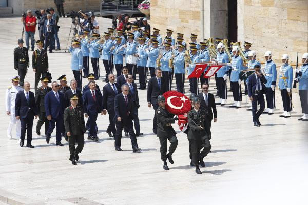 Erdoğan ve YAŞ üyeleri Anıtkabir'de - Resim : 2