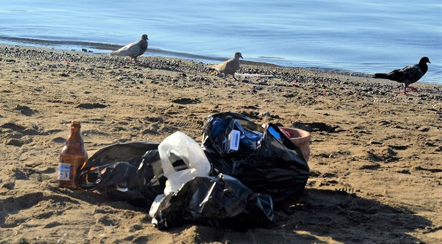 Marmaris sahillerinde bayram çöpü - Resim : 3