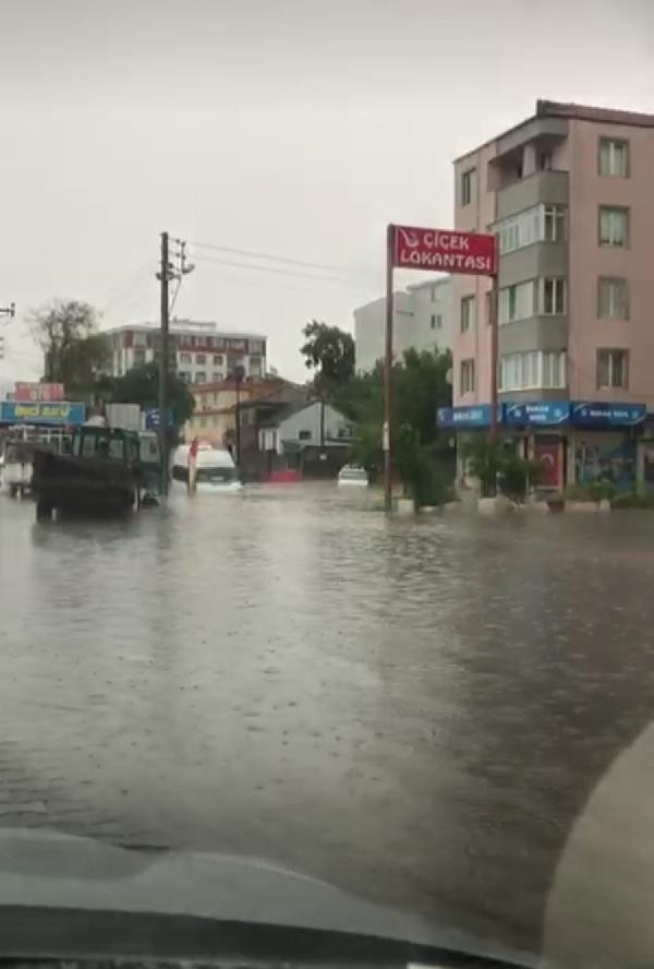 Susurluk'ta sağanak, hayatı olumsuz etkiledi - Resim : 1