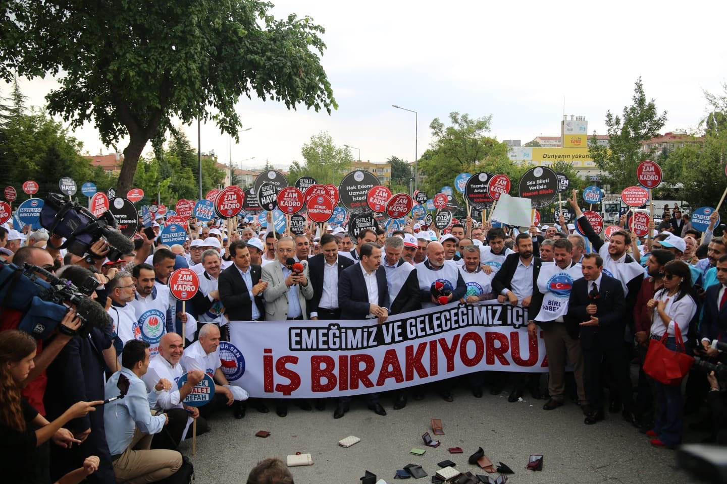 Memur-Sen eylemde: Ankara'da memurlar iş bıraktı - Resim : 1