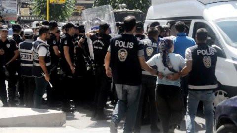 Diyarbakır'da kayyum protestosuna müdahale: 30 gözaltı