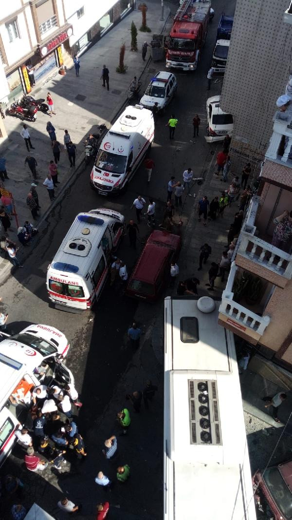 İstanbul'da halk otobüsü duvara çarptı: Yaralılar var - Resim : 2