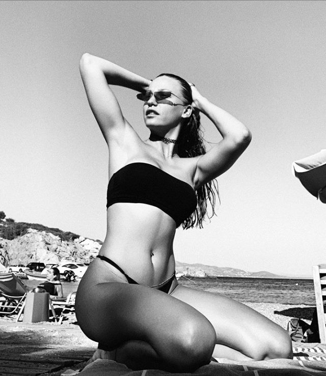 Serenay Sarıkaya'nın bikinili pozu Instagram'ı salladı! - Resim : 1
