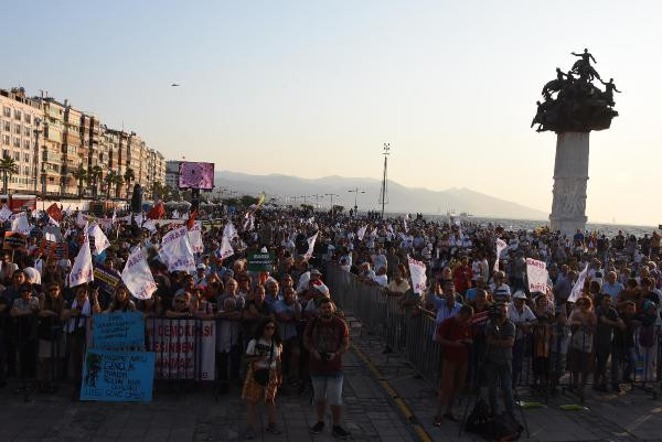 İzmir'de 1 Eylül Dünya Barış günü nedeniyle mitingi - Resim : 1
