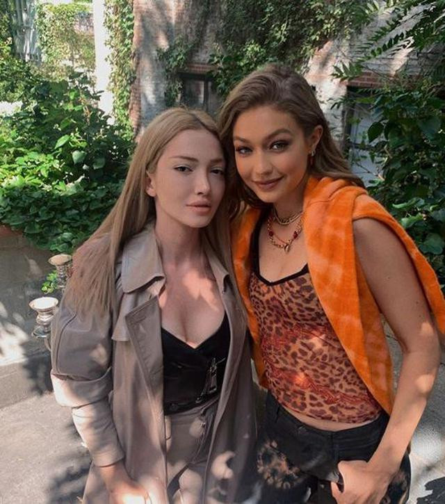 Danla Bilic'ten Gigi Hadid fotoğrafı: Anne kızın aşık oldu - Resim : 1