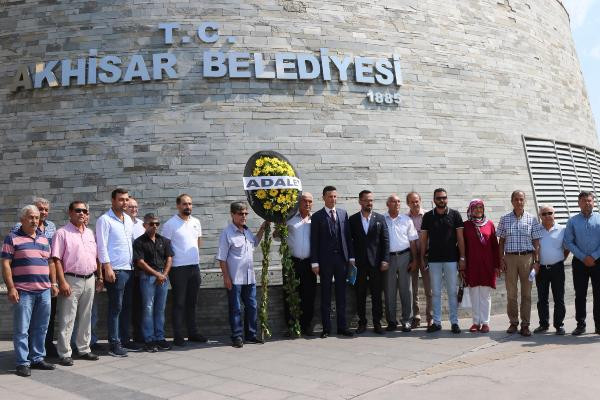 İYİ Parti'den CHP'li belediyeye siyah çelenk - Resim : 1