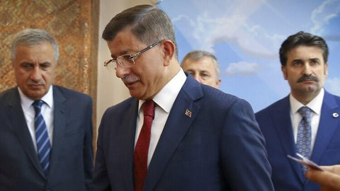 Davutoğlu ekibiyle birlikte AKP'den istifa etti