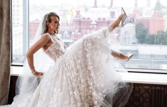 Putin'in manevi kızı Ksenia Sobchak, kendi düğününde striptiz yaptı - Resim : 1
