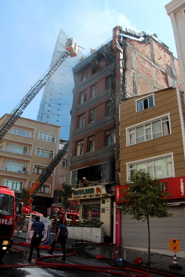 Kağıthane’de 5 katlı binada yangın - Resim : 1