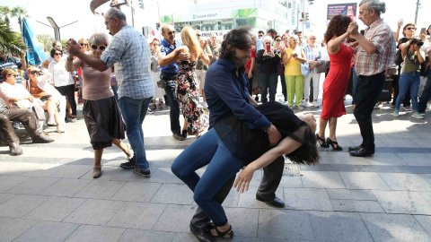 Karşıyaka'da alzheimer’a karşı dans! - Resim : 1