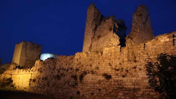 Tarihi İstanbul Surları depremde zarar gördü - Resim : 2