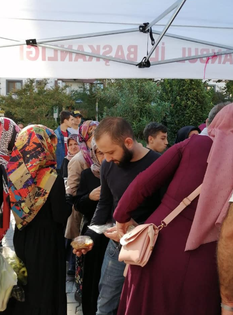 CHP'den vatandaşlara camii çıkışı aşure ikramı - Resim : 1