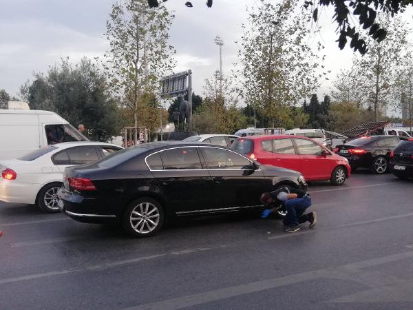 İstanbul'da lüks otomobile silahlı saldırı: Sürücü yaralı - Resim : 1