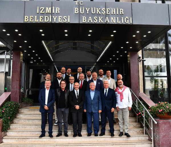 İzmir kulüplerinin başkanlarından Tunç Soyer'e ziyaret - Resim : 1