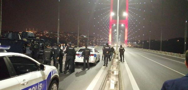15 Temmuz Şehitler Köprüsü'nde trafik çift taraflı durdu! Silahını atıp teslim oldu - Resim : 2