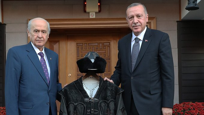 Erdoğan'ın Devlet Bahçeli ziyaretinde 'klasik otomobil' ve 'kaftan' detayı - Resim : 3