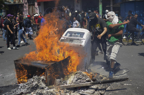 Şili’de ‘ulaşıma zam’ protestoları: 18 ölü, 150'den fazla yaralı - Resim : 1