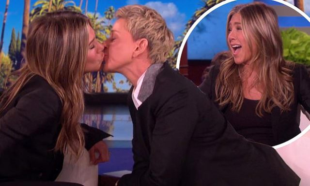 Jennifer Aniston ile Ellen DeGeneres ile canlı yayında öpüştü - Resim : 1